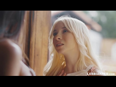 ❤️ Puella paucis post mensibus domum venit et desinit comedere pussy Porn video apud nos